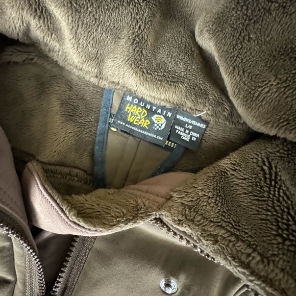 Mountain Hardware Jacket - Picture 3 of 13